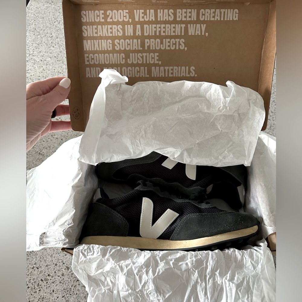 VEJA Rio Branco Retro/Minimalist Sneakers